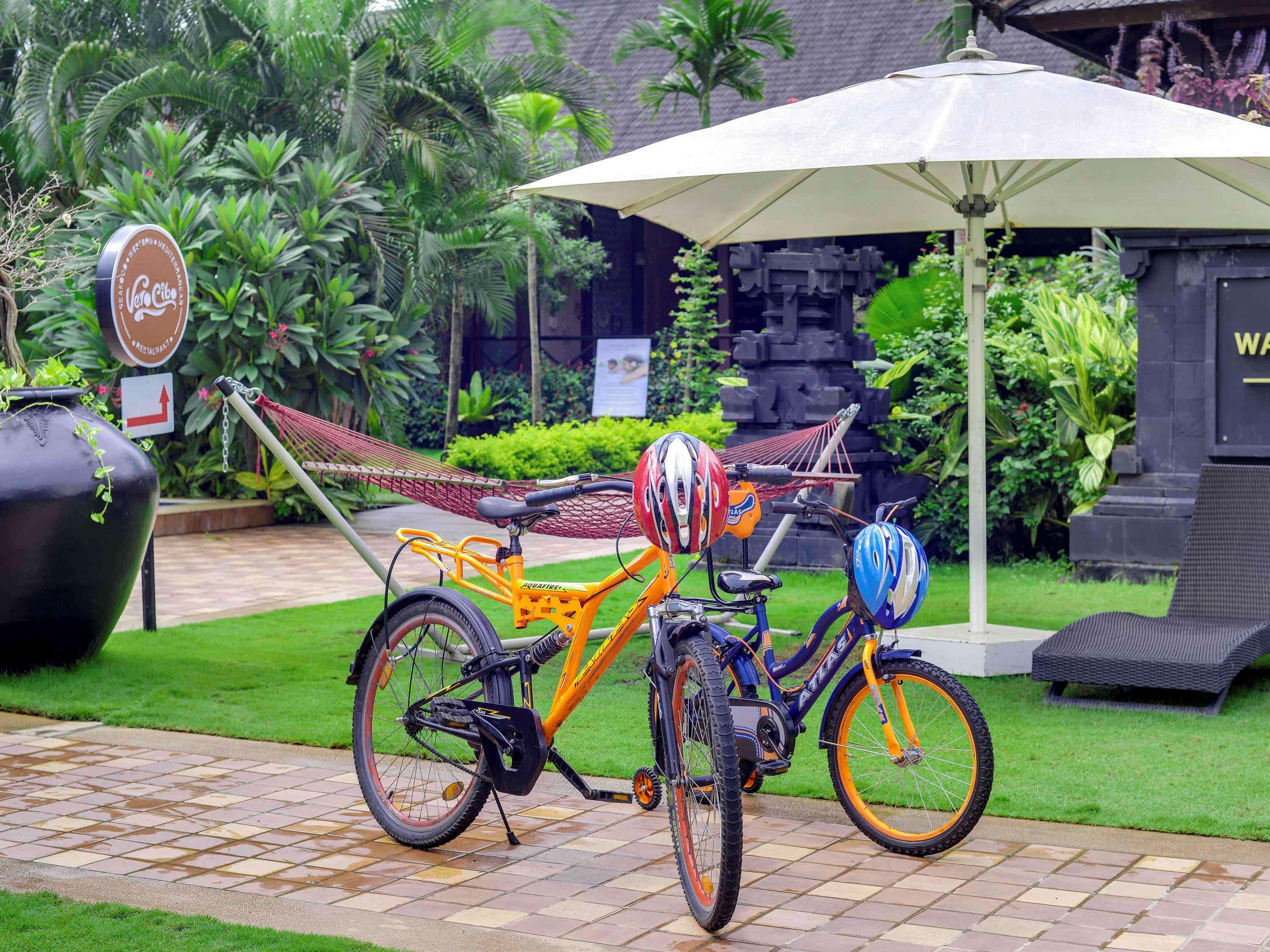 Novotel Goa Resort & Spa Candolim Eksteriør billede Bicycle at the hotel