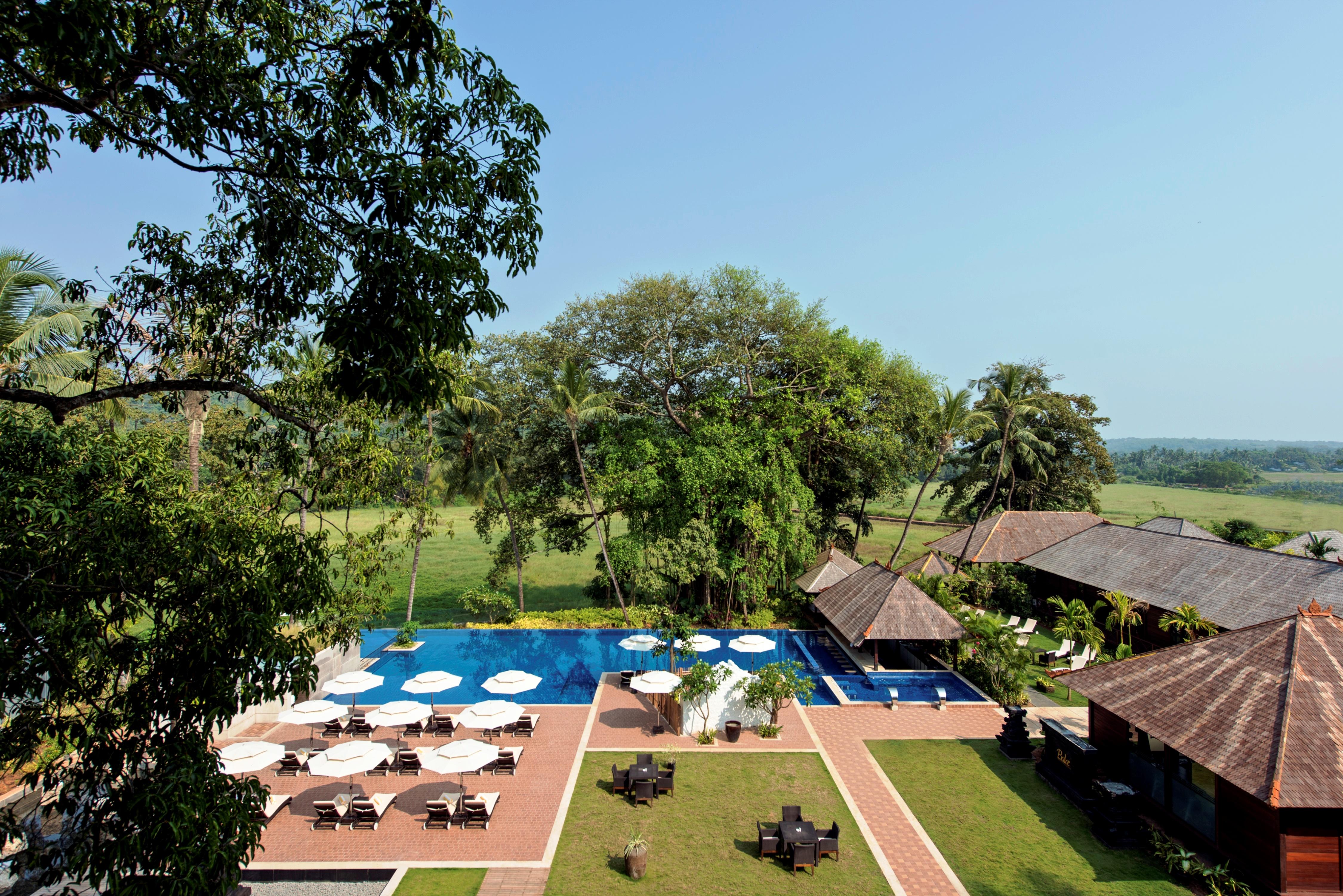 Novotel Goa Resort & Spa Candolim Eksteriør billede The pool at the Taj Bengal