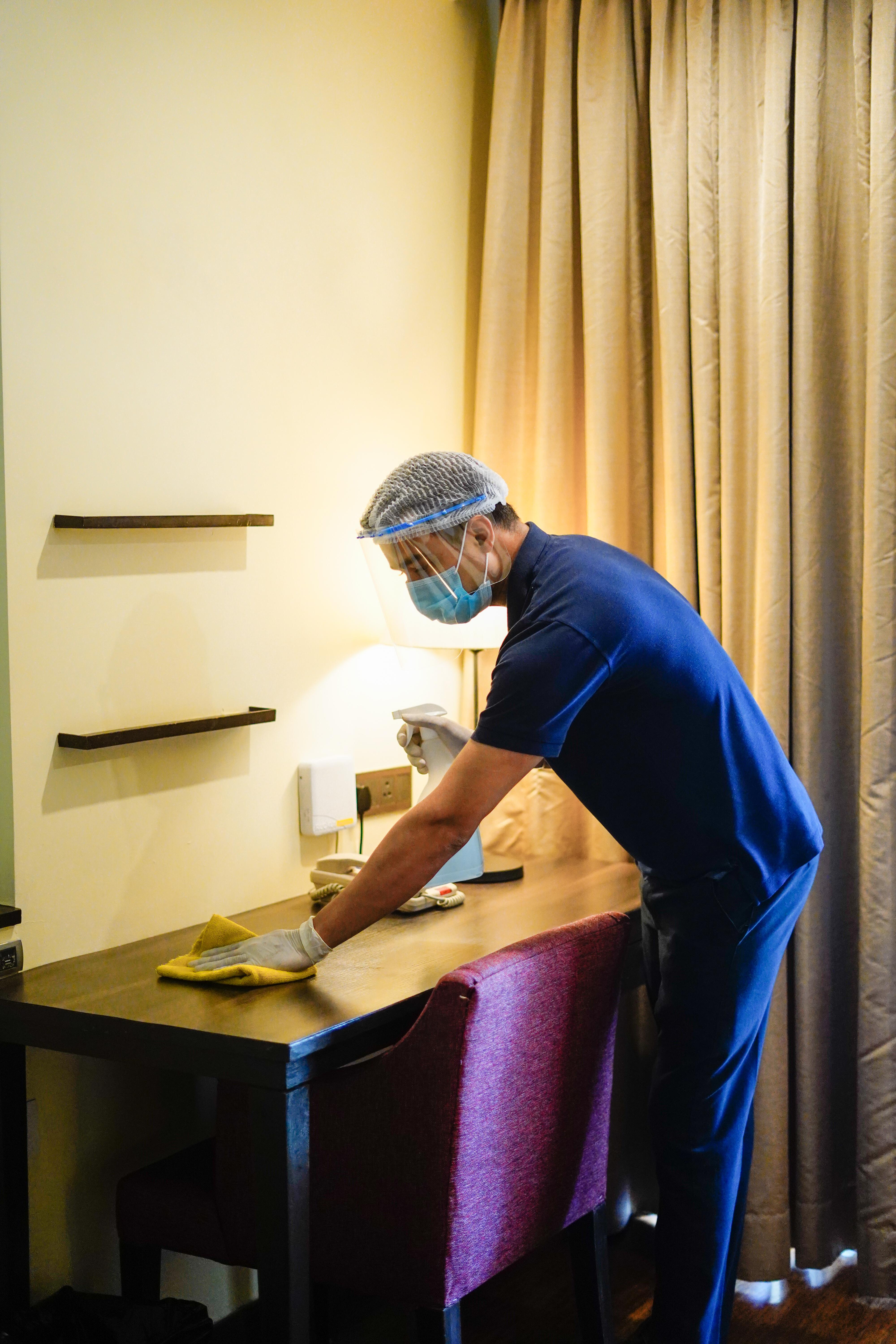 Novotel Goa Resort & Spa Candolim Eksteriør billede A hotel housekeeper wearing a face shield and gloves